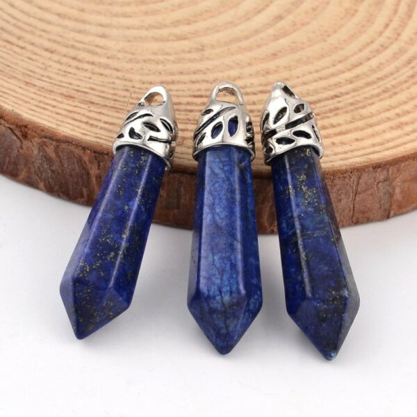 Privjesak poludragi kamen lapis lazuli.