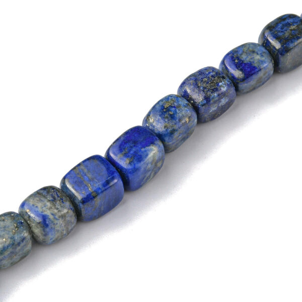 Poludragi kamen niska lapis lazuli.