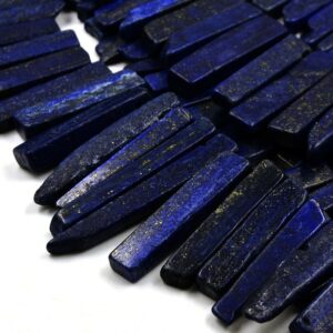 Privjesak poludragi kamen lapis lazuli.